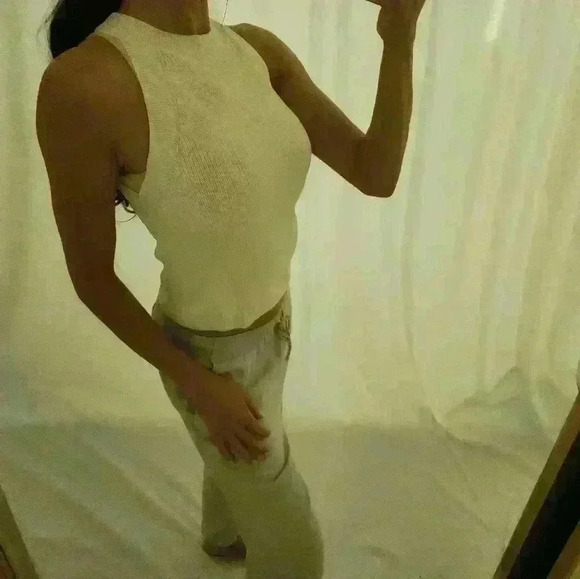 Aritzia Wilfred free knit cream neutral sleeveless mockneck crop top sweater - Picture 3 of 8